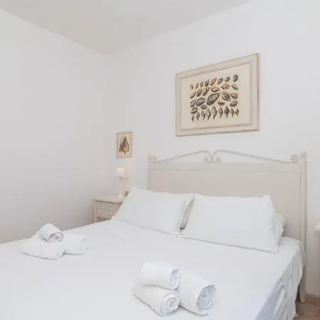 Tavolara Poggio San Paolo * Porto San Paolo (Sardinia)